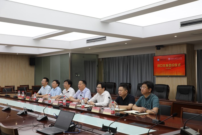 党政办1_副本.jpg 党政办1_副本.jpg