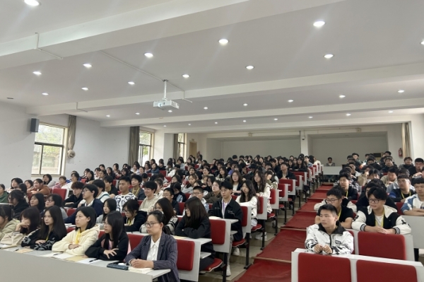 法制教育专题讲座照片3_副本.jpg