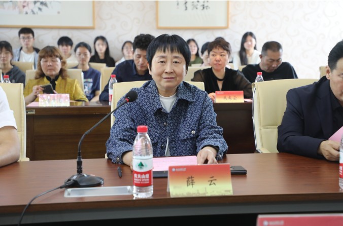 薛云_副本.jpg 薛云_副本.jpg