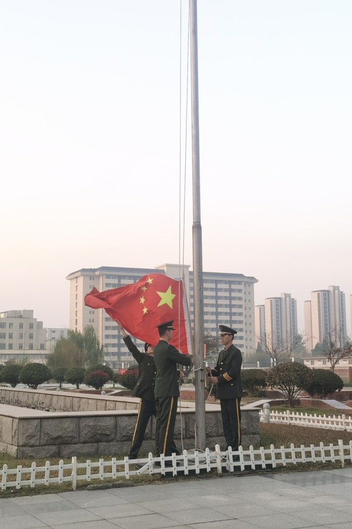 升旗2_副本.jpg 升旗2_副本.jpg