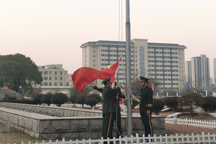 升旗1_副本.jpg 升旗1_副本.jpg