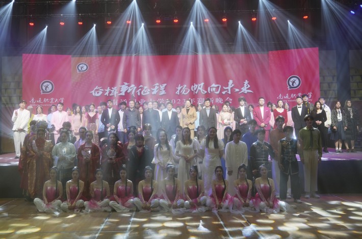 13.合影_副本.jpg 13.合影_副本.jpg