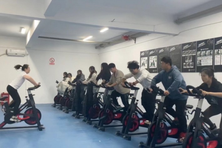 动感单车_副本.jpg 动感单车_副本.jpg