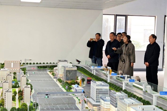 考察基地照片2_副本.jpg 考察基地照片2_副本.jpg
