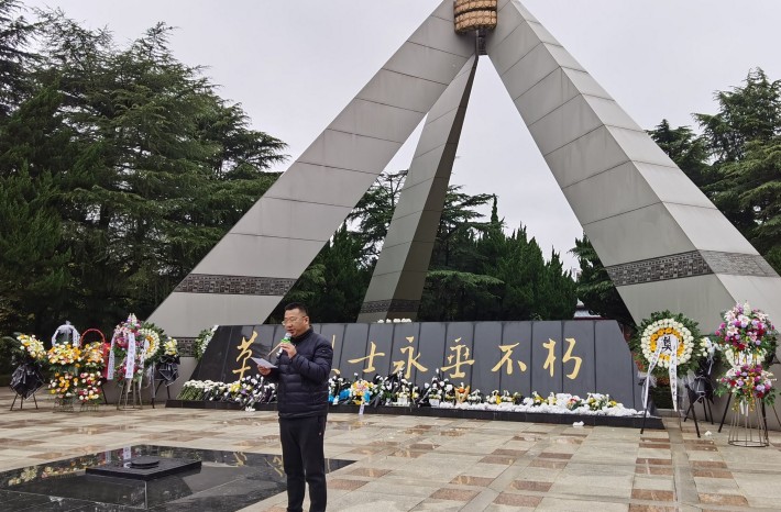 领导讲话_副本.jpg 领导讲话_副本.jpg
