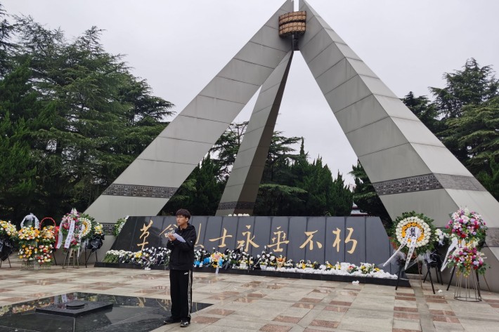 学生代表讲话_副本.jpg 学生代表讲话_副本.jpg