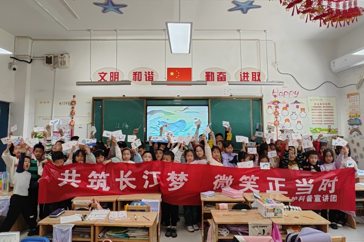 合影_副本.jpg 合影_副本.jpg