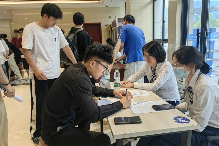 招聘会2_副本.jpg 招聘会2_副本.jpg