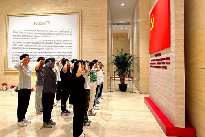 宣誓合影_副本.jpg 宣誓合影_副本.jpg
