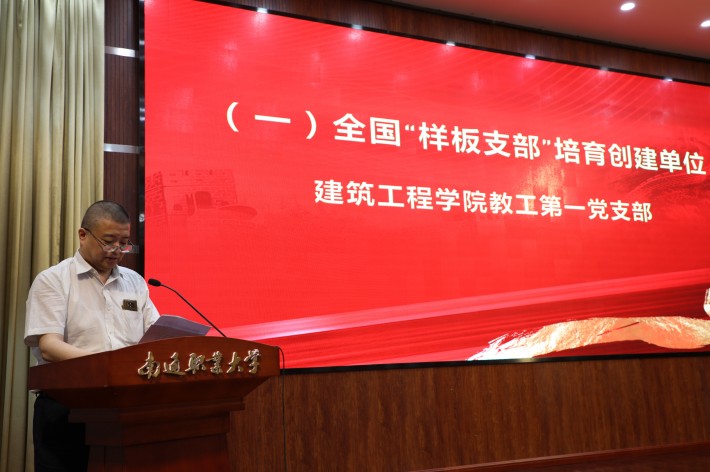 宣读表彰决定_副本.jpg 宣读表彰决定_副本.jpg