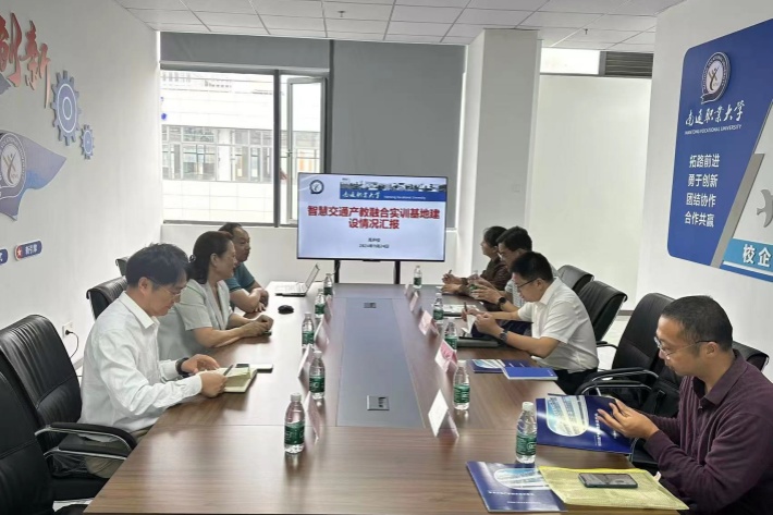 座谈会_副本.jpg 座谈会_副本.jpg
