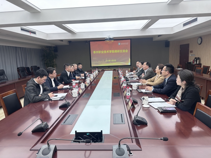 座谈会.jpg