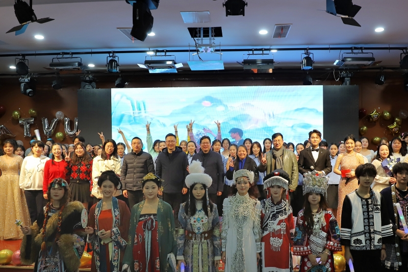 晚会1.jpg