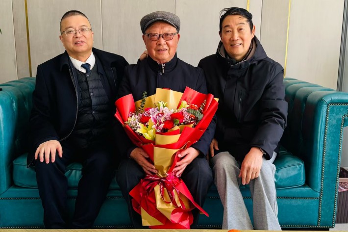 党委副书记陈蔓生看望路可榜_副本.jpg 党委副书记陈蔓生看望路可榜_副本.jpg