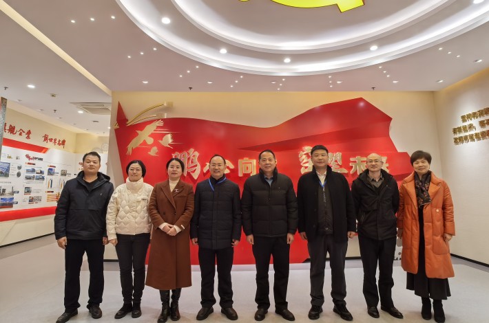 合影_副本.jpg 合影_副本.jpg