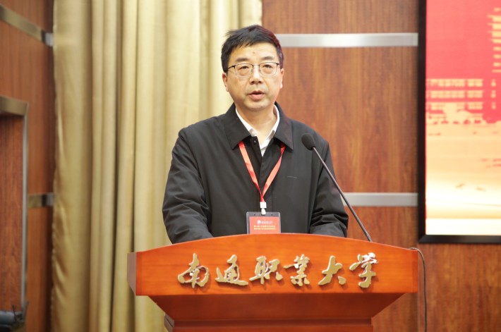 吴斌作提案工作报告_副本.jpg 吴斌作提案工作报告_副本.jpg