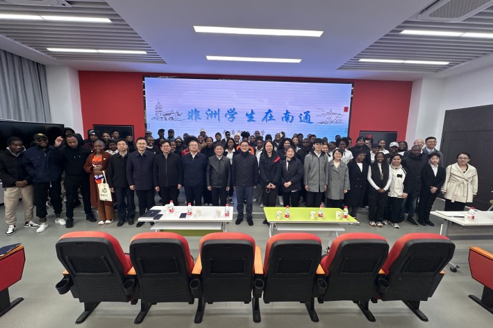 非洲学生在南通图片_副本.jpg 非洲学生在南通图片_副本.jpg