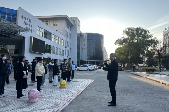 陈书记讲话_副本.jpg 陈书记讲话_副本.jpg