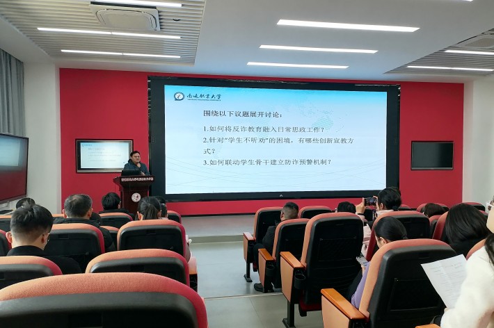 代表发言_副本.jpg 代表发言_副本.jpg