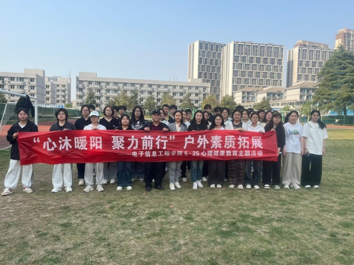 合影1_副本.jpg 合影1_副本.jpg