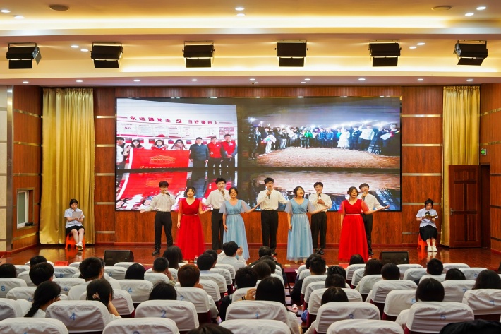 4.海门学院《青春万岁》_副本.jpg 4.海门学院《青春万岁》_副本.jpg