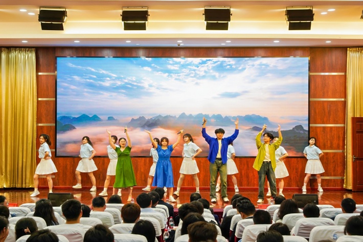 2.开场舞《星光如海》_副本.jpg 2.开场舞《星光如海》_副本.jpg