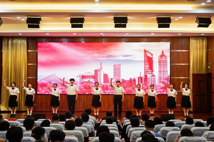 12.艺术设计学院《我骄傲,我是中国人》_副本.jpg 12.艺术设计学院《我骄傲,我是中国人》_副本.jpg