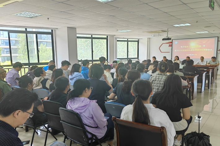 会议全景_副本.jpg 会议全景_副本.jpg