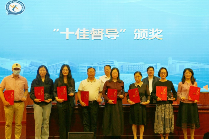 十佳督导合影_副本.jpg 十佳督导合影_副本.jpg