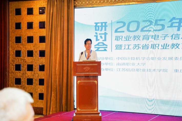 图1 英国365集团公司党委委员、副校长徐胜_副本.jpg 图1 英国365集团公司党委委员、副校长徐胜_副本.jpg
