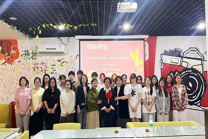 合影_副本.jpg 合影_副本.jpg