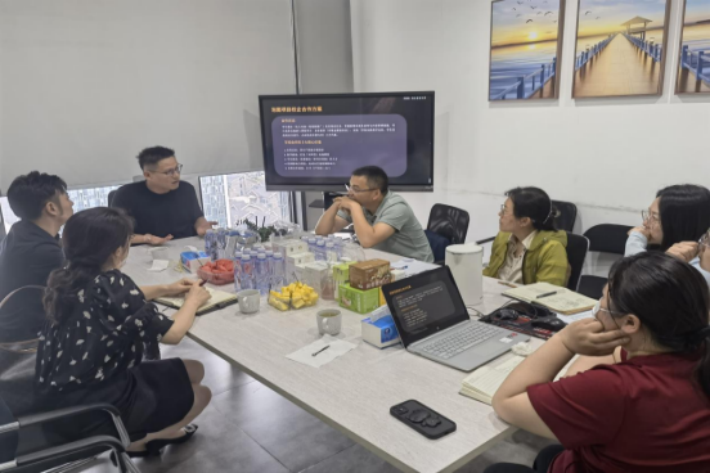 图三 校企座谈2_副本.png 图三 校企座谈2_副本.png
