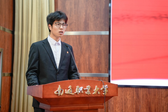 自管会执行主席发言_副本.jpg 自管会执行主席发言_副本.jpg