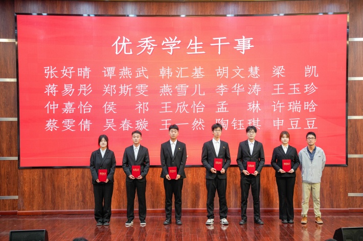 优秀学生干事颁奖_副本.jpg 优秀学生干事颁奖_副本.jpg