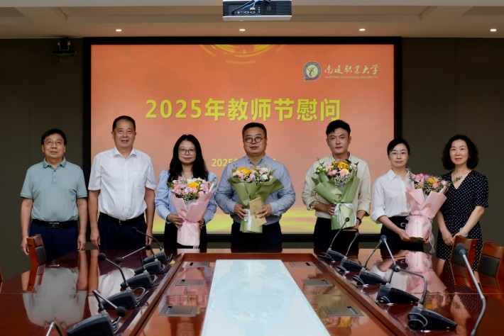 慰问教师(工会)_副本.jpg 慰问教师(工会)_副本.jpg