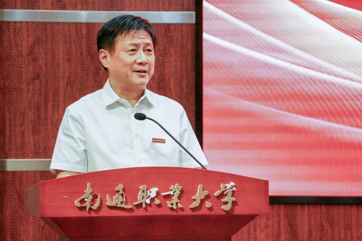 羌书记特写_副本.jpg 羌书记特写_副本.jpg