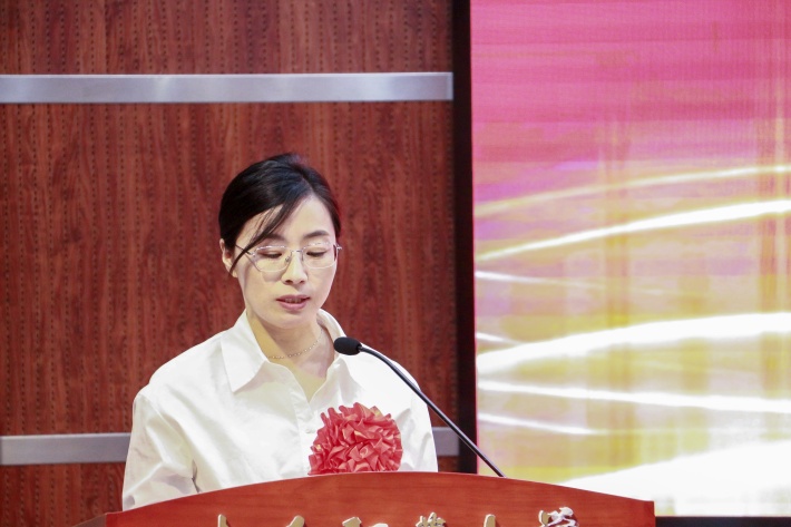 彭丽特写_副本.jpg 彭丽特写_副本.jpg