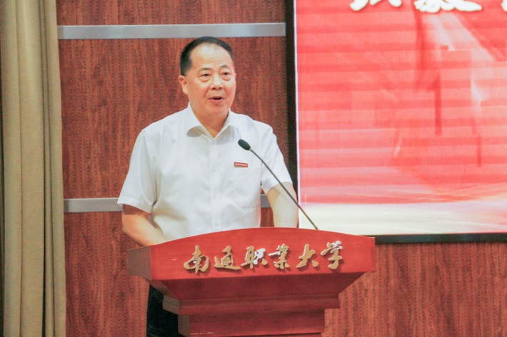 褚校长_副本.jpg 褚校长_副本.jpg