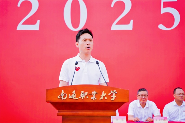 家长代表_副本.jpg 家长代表_副本.jpg