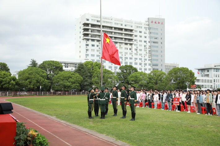 升国旗2.jpg 升国旗2.jpg