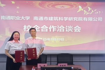 朱燕副院长签约合照.jpg 朱燕副院长签约合照.jpg
