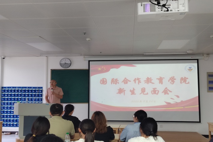 新生见面会.jpg 新生见面会.jpg