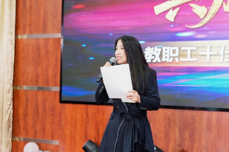 特邀评委王娅点评_副本.jpg