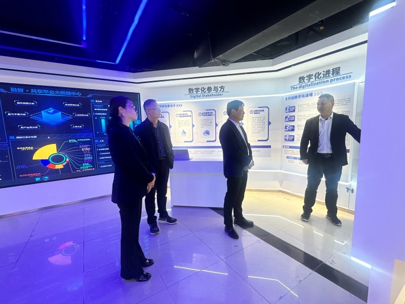 图一 正誉集团参观照_副本.jpg