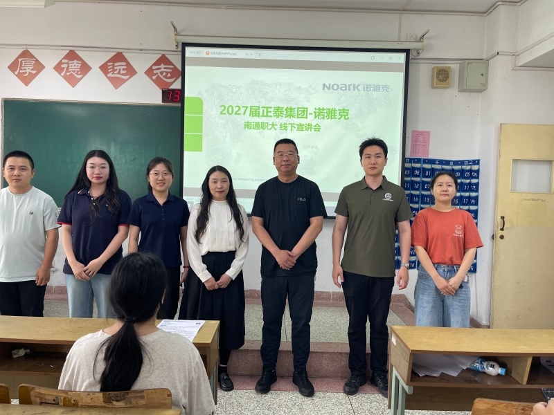 学院合照.jpg